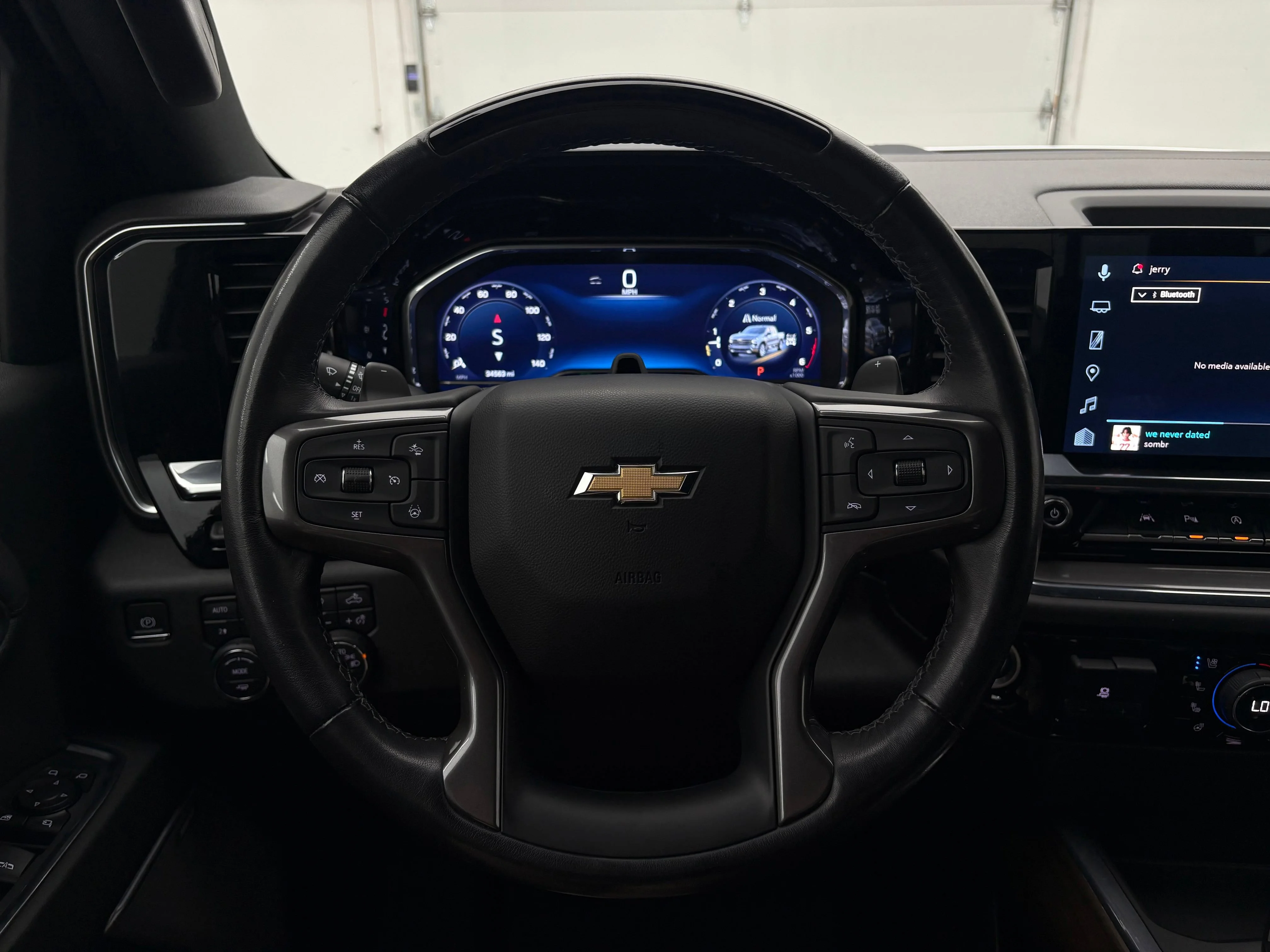 Used 2023 IRIDESCENT PEARL TRICOAT Chevrolet High Country image 21