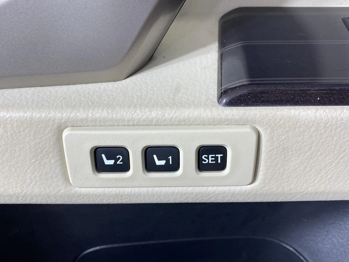 Used 2020 Starfire Pearl Lexus GX 460 Premium image 14