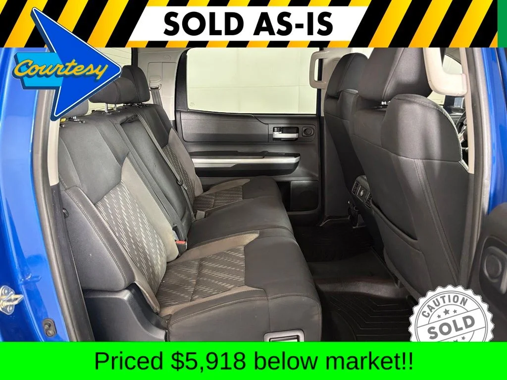 Used 2018 Blue Toyota SR5 image 39