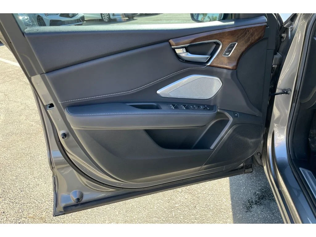 Used 2023 Liquid Carbon Metallic Acura w/Advance Package image 10