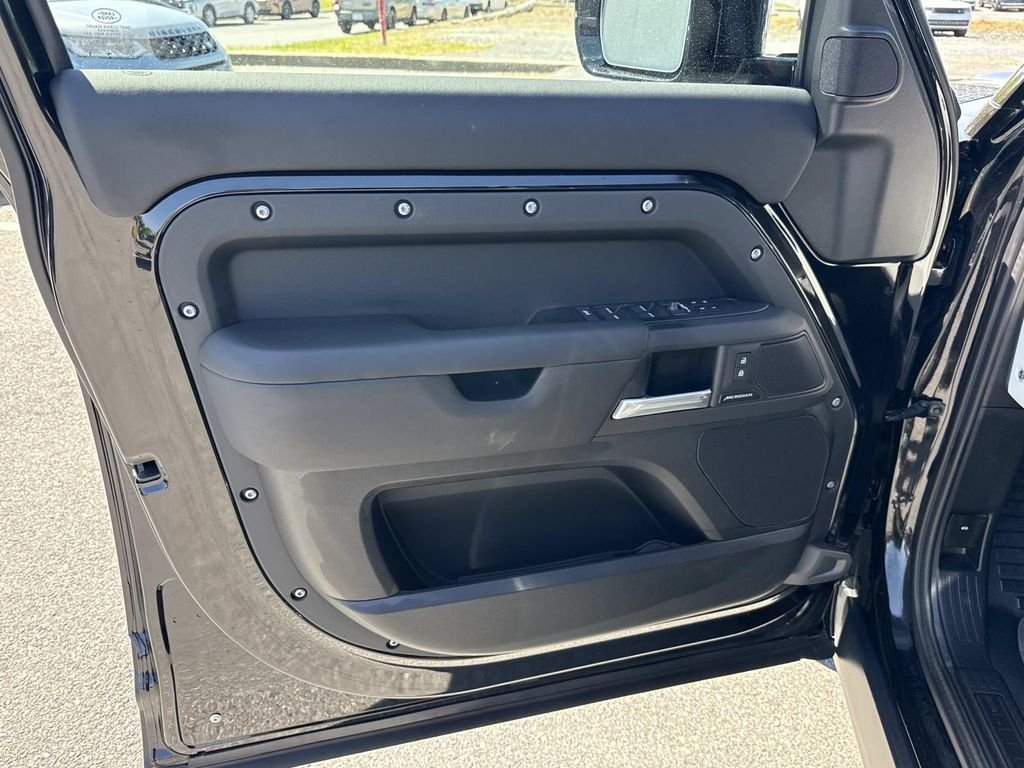 Used 2025 Black Land Rover S image 20