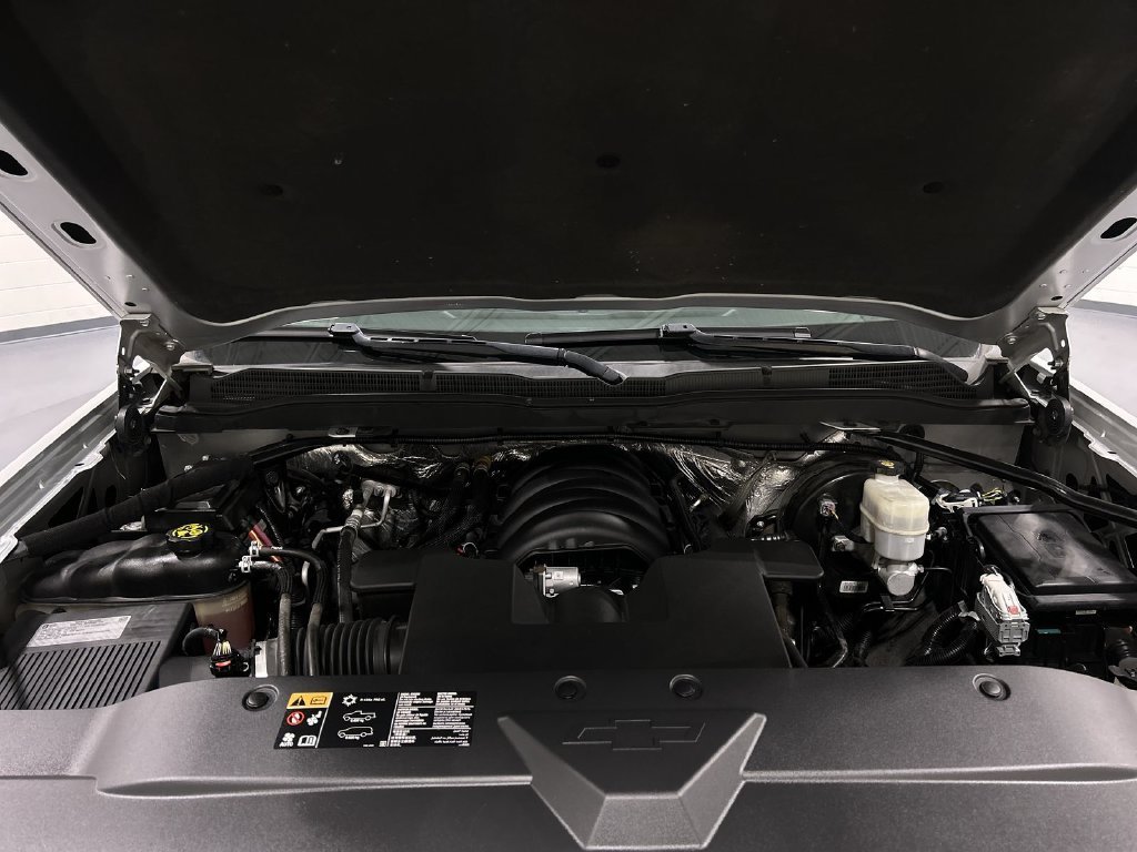 Used 2015 SILVER ICE METALLIC Chevrolet LT image 17