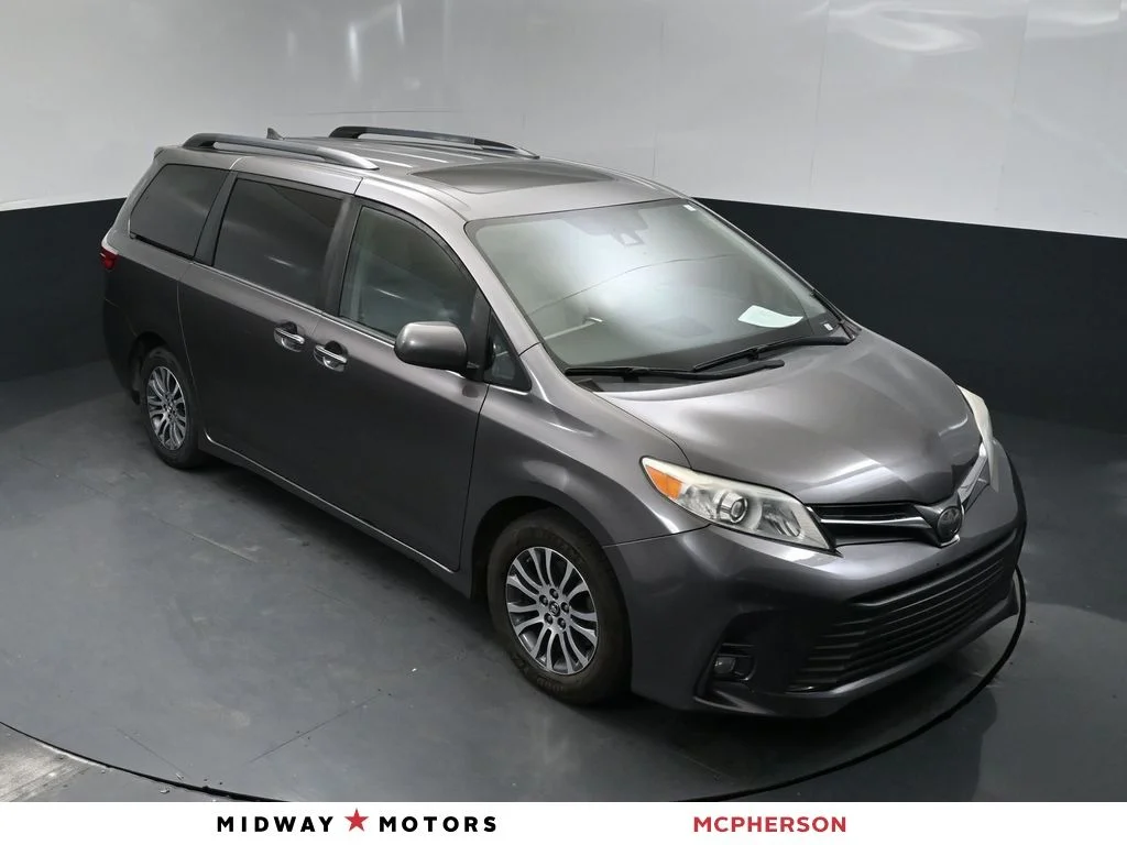 Used 2018 Gray Toyota XLE image 1