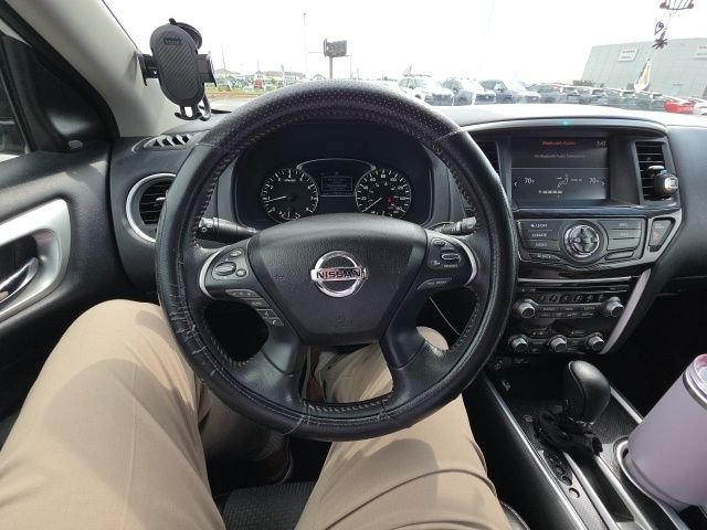 Used 2020 White Nissan SV image 15