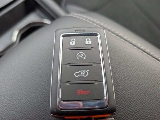 New 2026 Velvet Red Pearl-Coat Exterior Paint Jeep Laredo Altitude image 31
