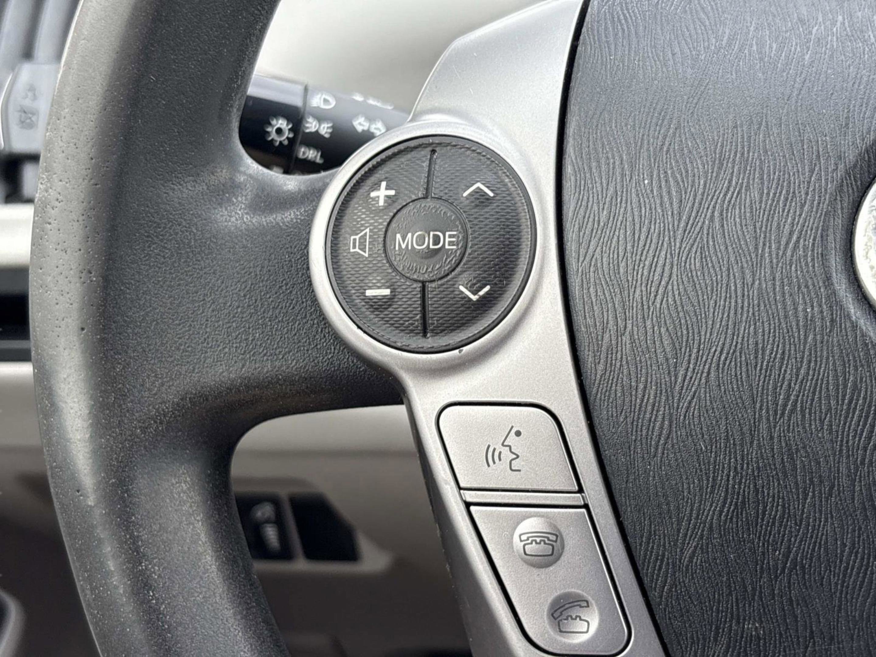 2016 Toyota Prius v Five - Photo 27