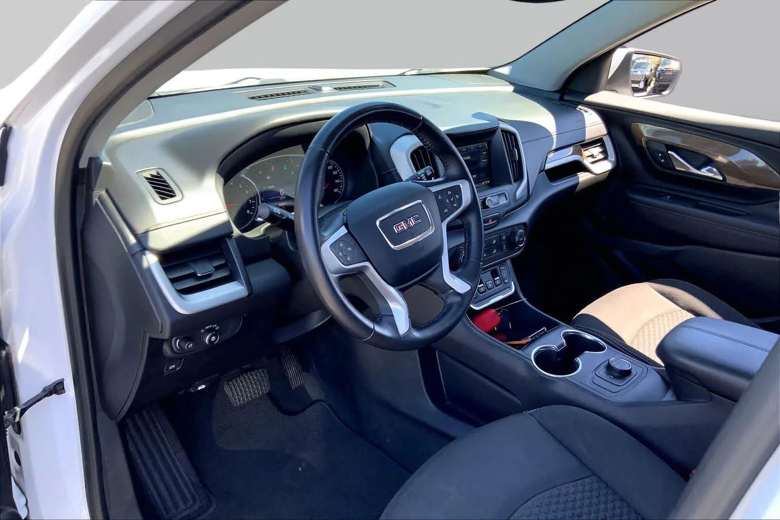 Used 2019 Summit White GMC SLE image 17