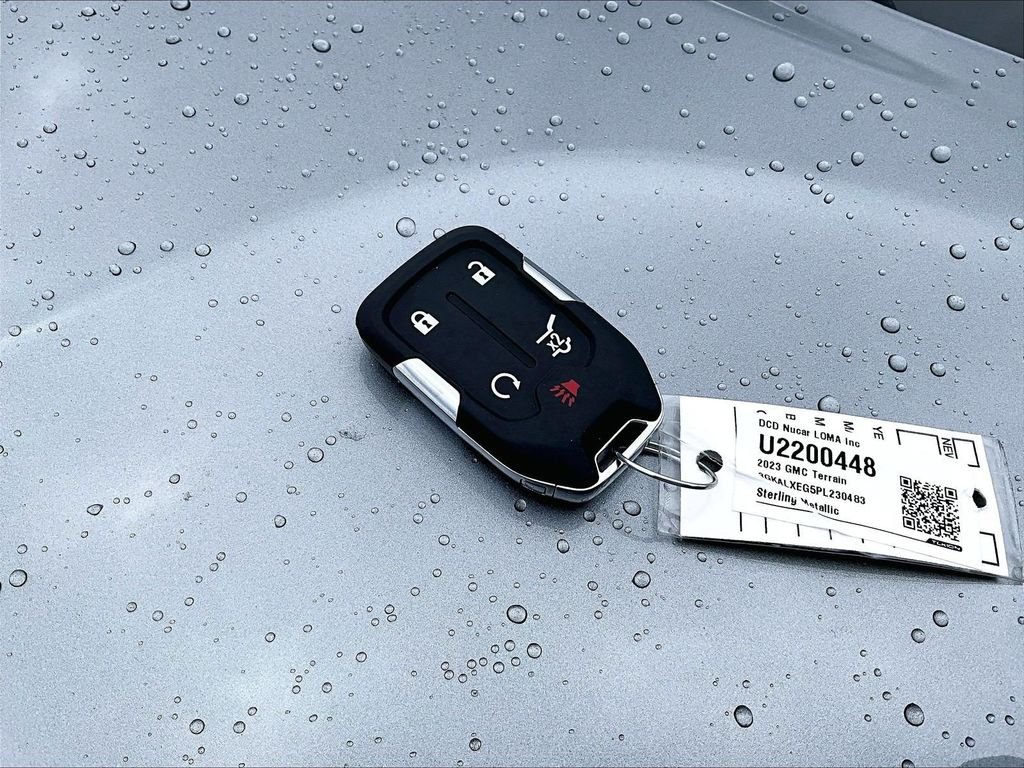 Used 2023 Silver GMC Denali image 31