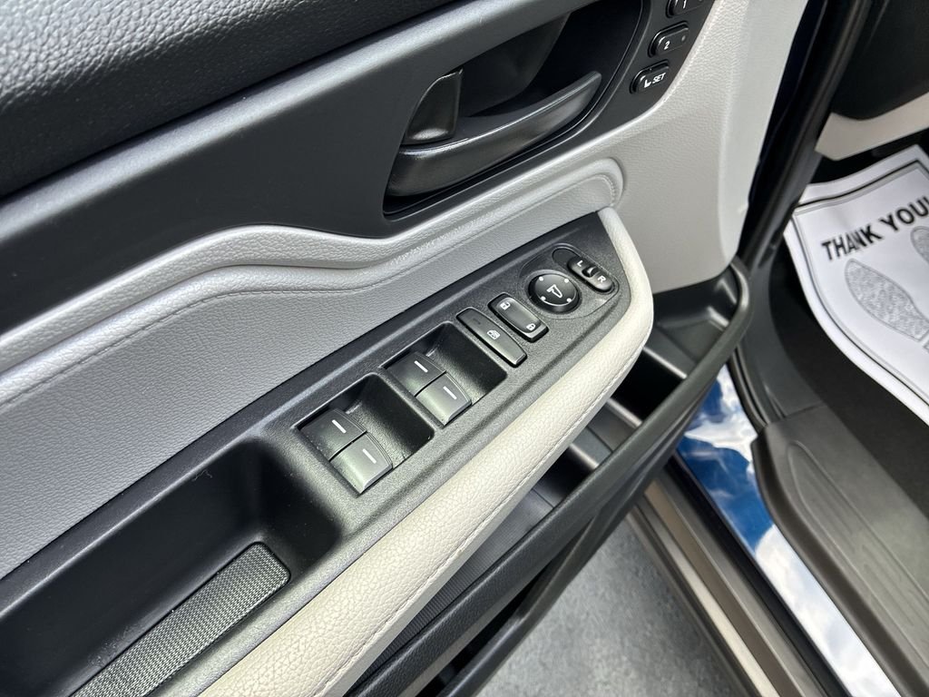 Used 2023 Gray Honda EX-L image 13