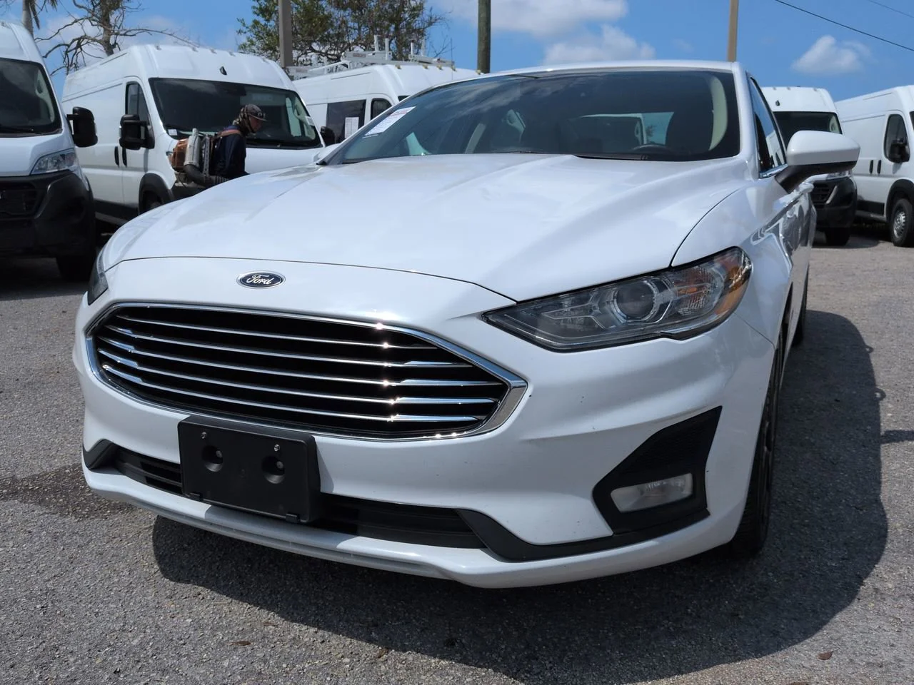 Used 2019 Oxford White Ford SE image 9