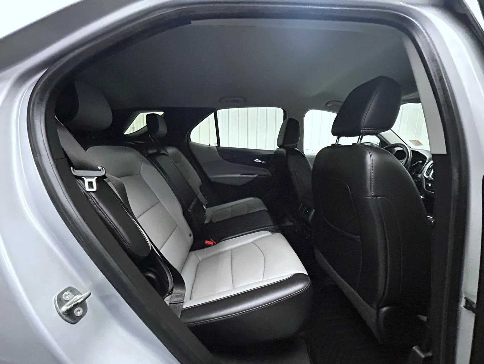 Used 2018 Silver Chevrolet Premier image 18