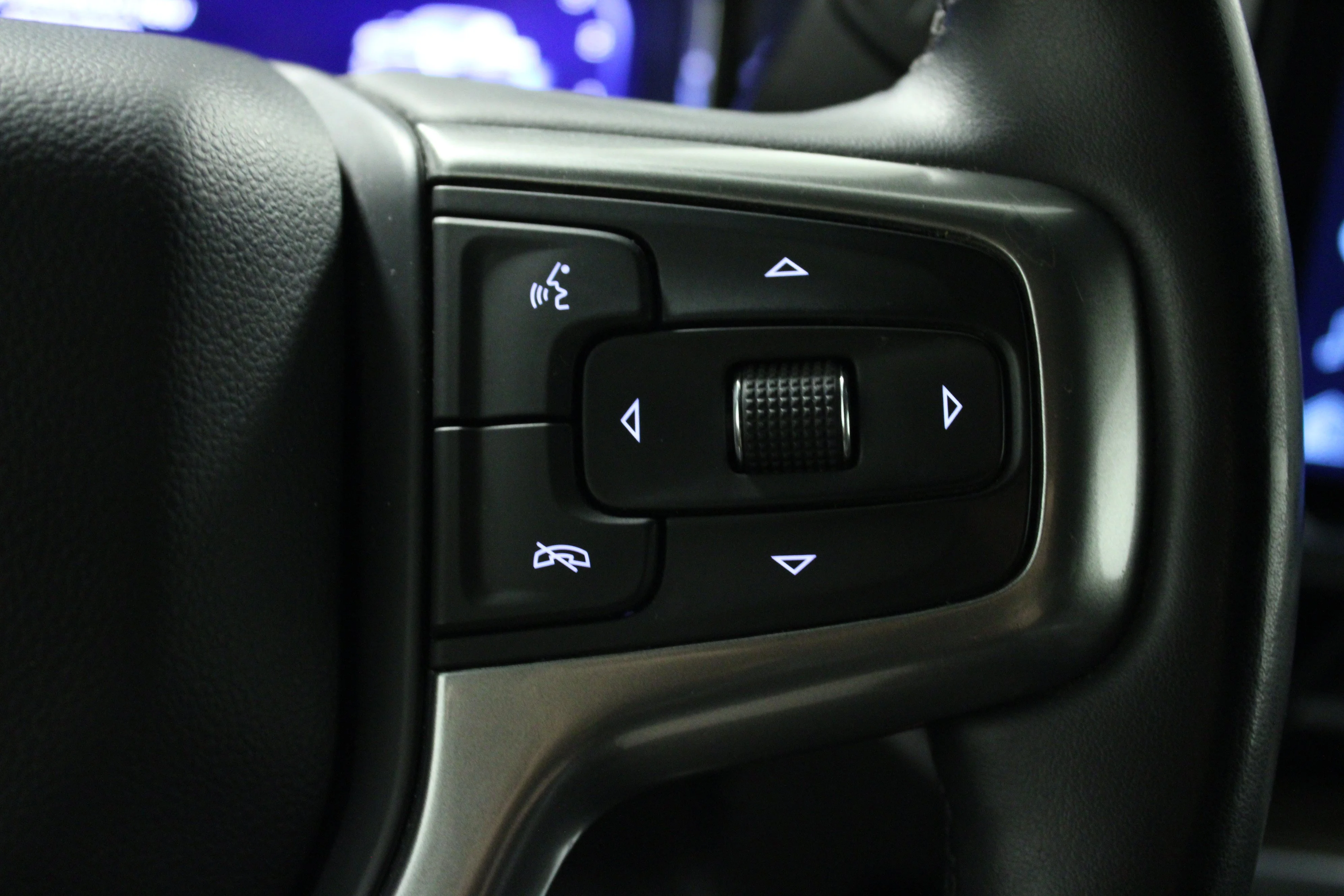 Used 2025 Summit White Chevrolet LT image 21