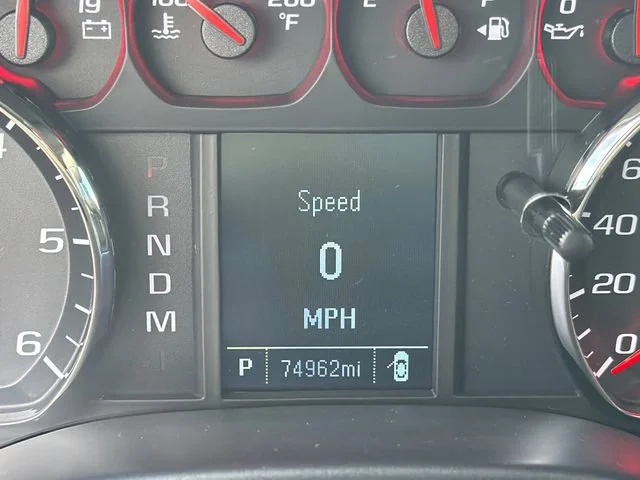 Used 2015 Silver GMC  image 23