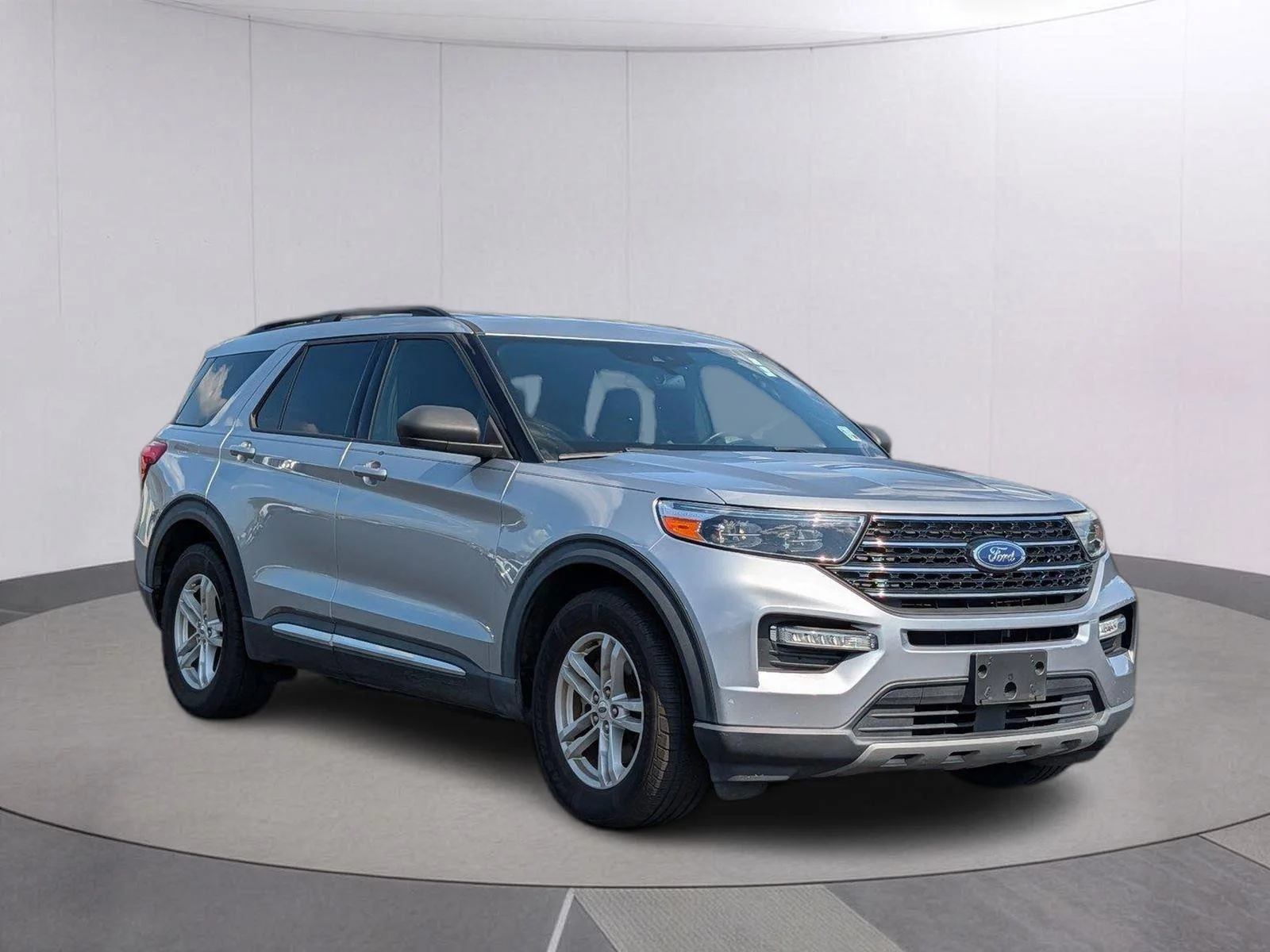 Used 2020 Iconic Silver Ford XLT image 7