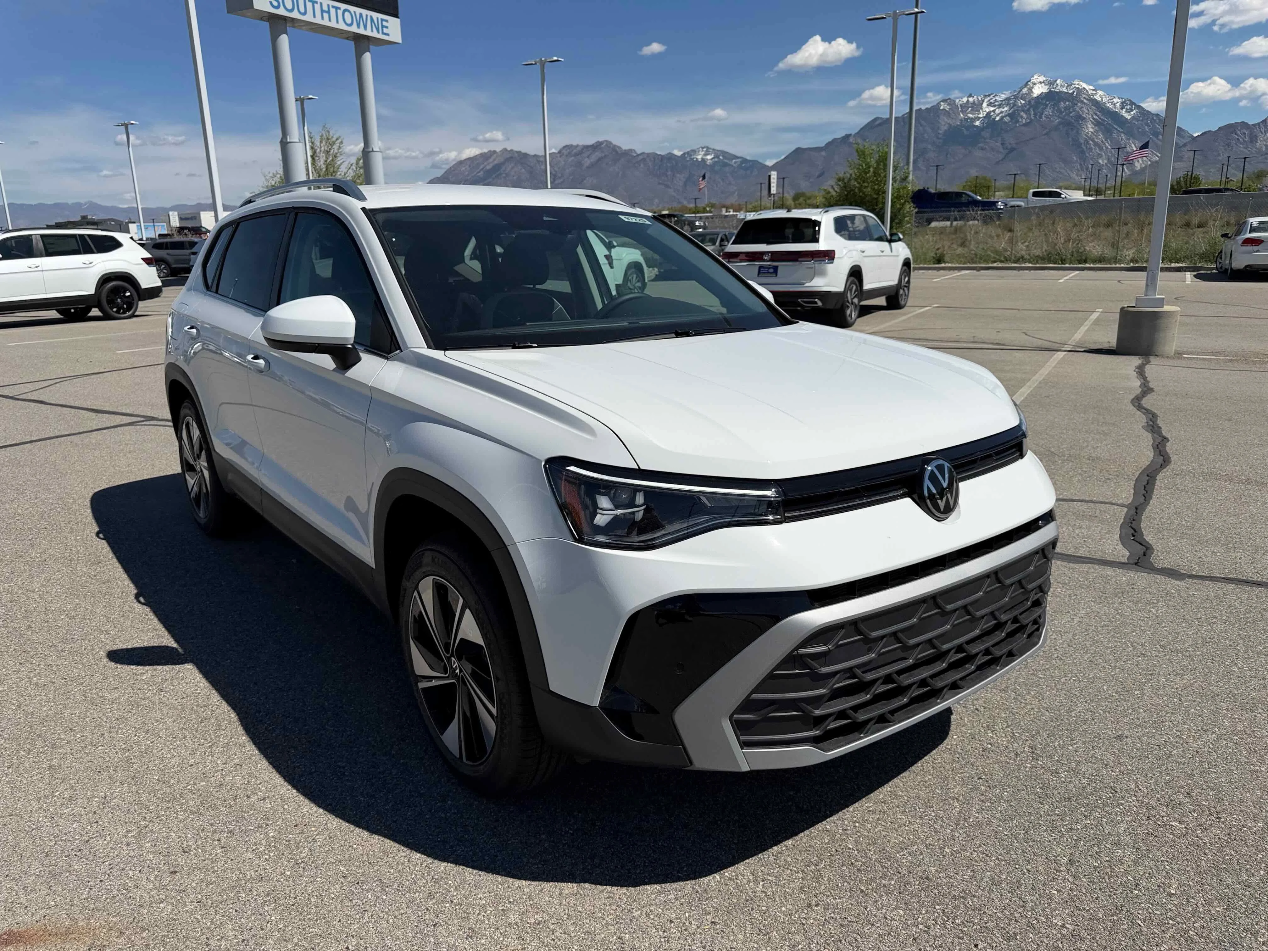 New 2026 Pure White Volkswagen SE image 9
