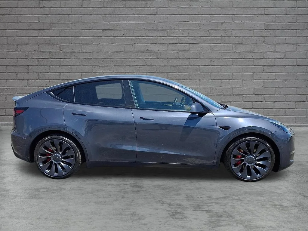 Used 2022  Tesla Performance image 41