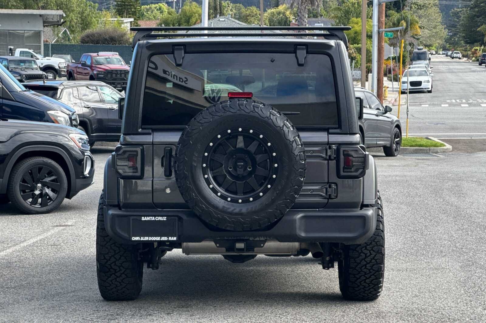 Used 2019 Gray Jeep Sport S image 5