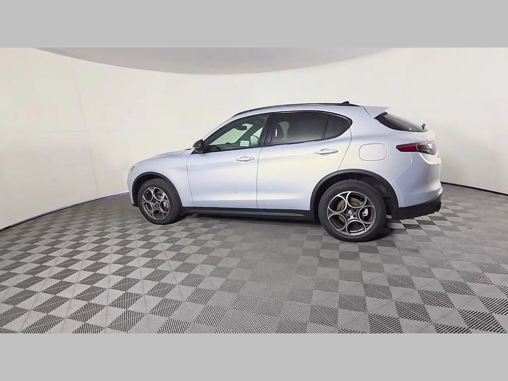 New 2026 Moonlight Gray Metallic Alfa Romeo Base image 31