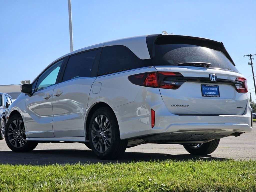 New 2026 Platinum White Pearl Honda Touring image 6