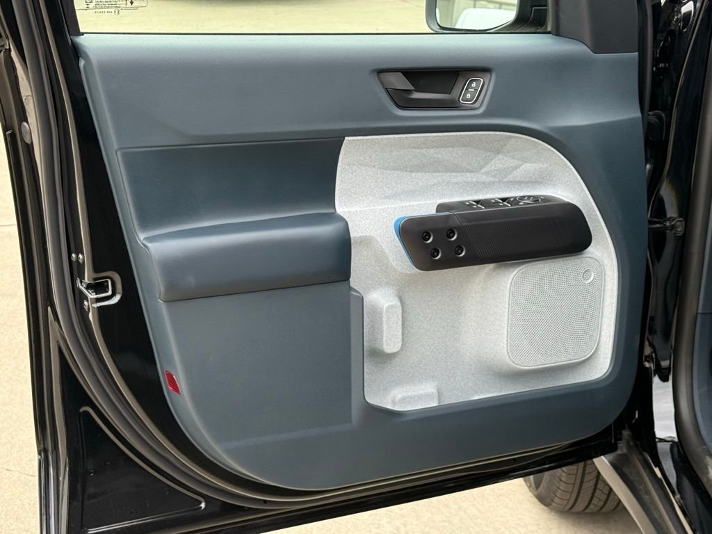 New 2025 Shadow Black Ford XLT image 13