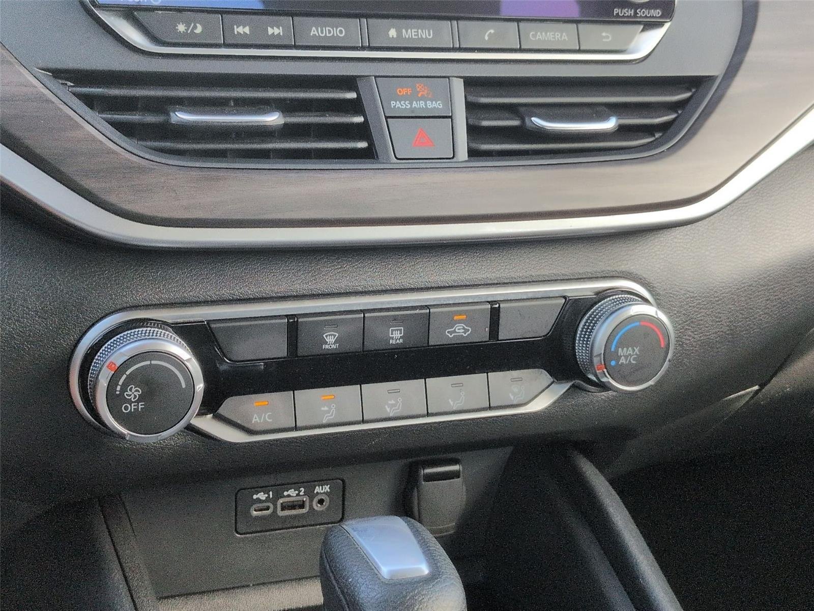Used 2025  NISSAN SV image 27