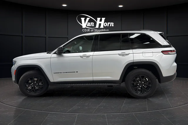 Used 2024 Silver Jeep Altitude X image 4