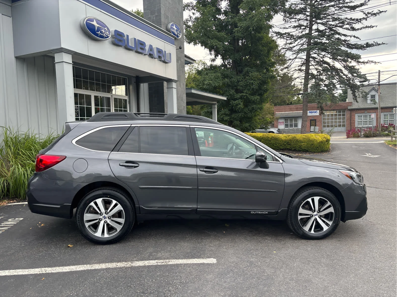 Used 2018 Magnetite Gray Metallic Subaru Limited image 2