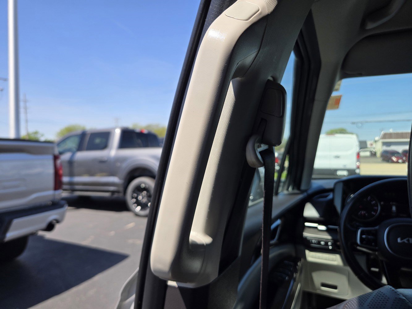 Used 2022 Ceramic Silver Kia SX image 30