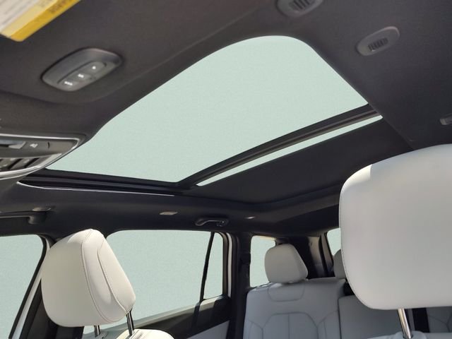 New 2026 Bright White Clear-Coat Exterior Paint Jeep Limited image 25
