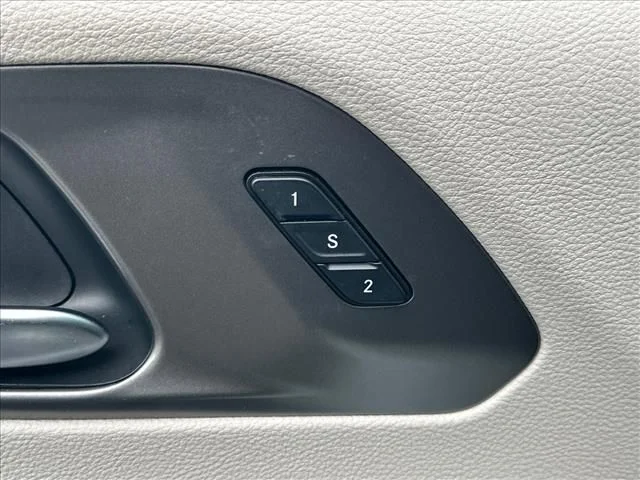 Used 2023 White Chrysler Touring L image 19