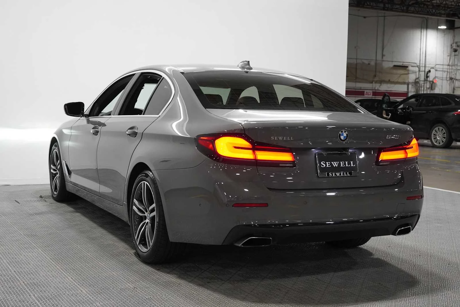 Used 2021 Bernina Grey Amber Effect BMW 540i image 7
