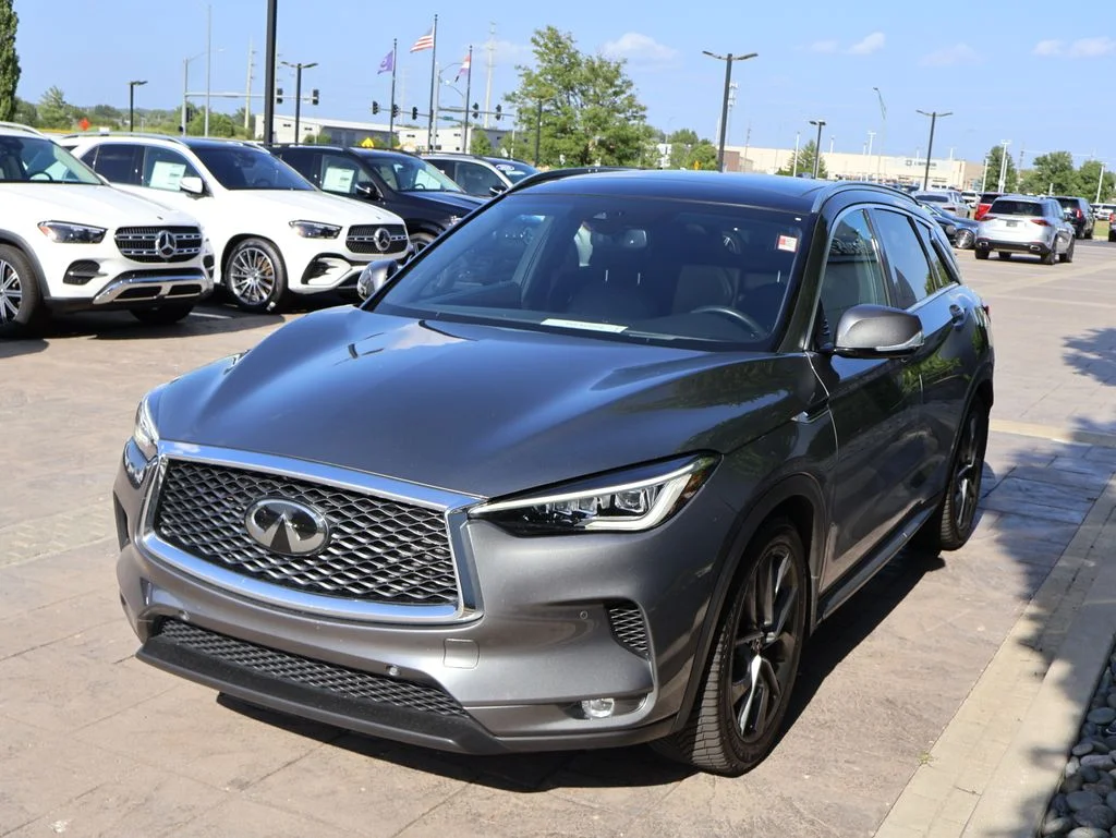 Used 2019 Gray INFINITI ESSENTIAL image 4