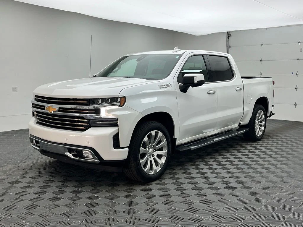 Used 2022 Beige Chevrolet High Country image 14