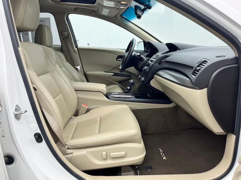 Used 2018  Acura Base image 34