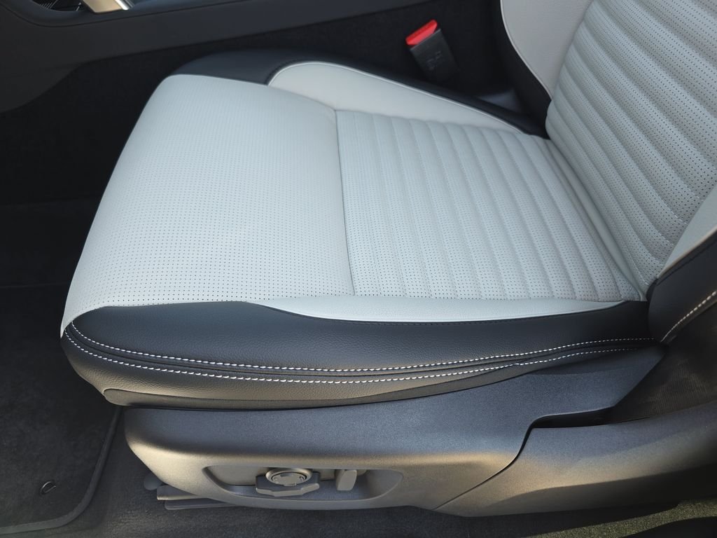 New 2026 Santorini Black Land Rover Landmark image 31