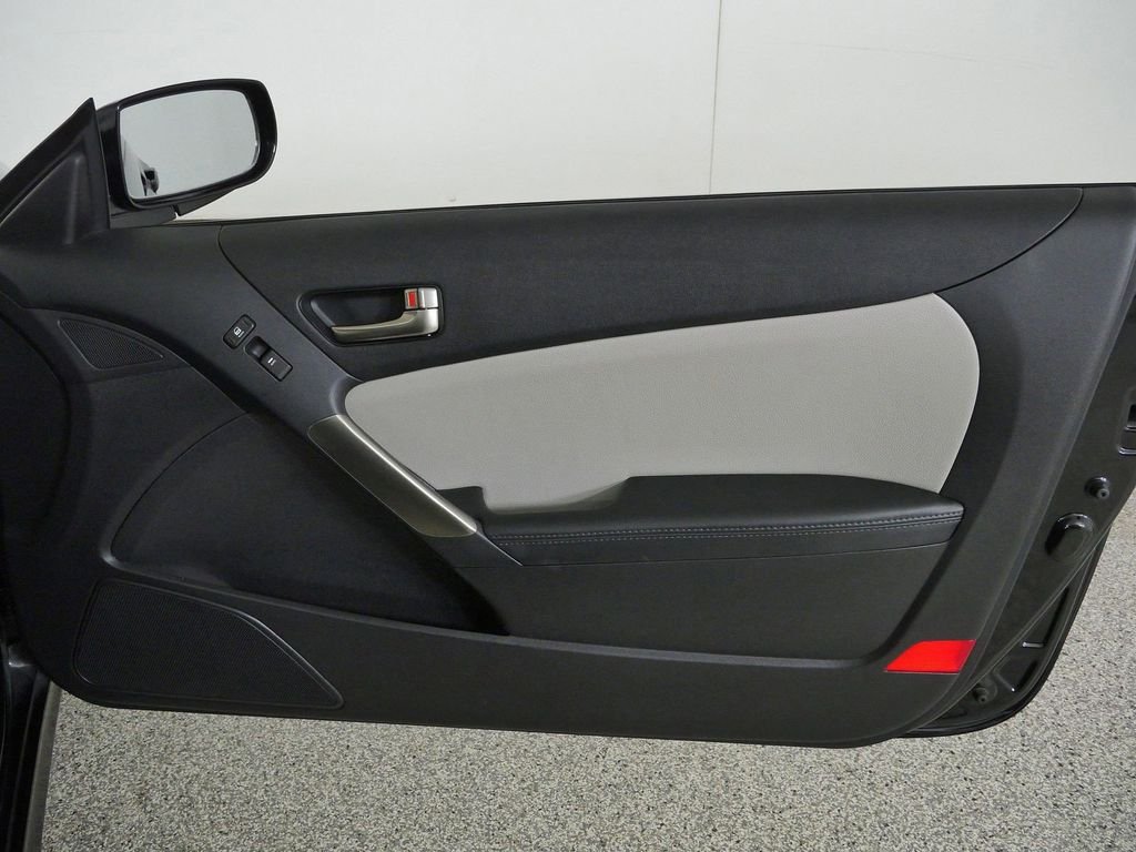 Used 2015 Black Hyundai 3.8 image 17
