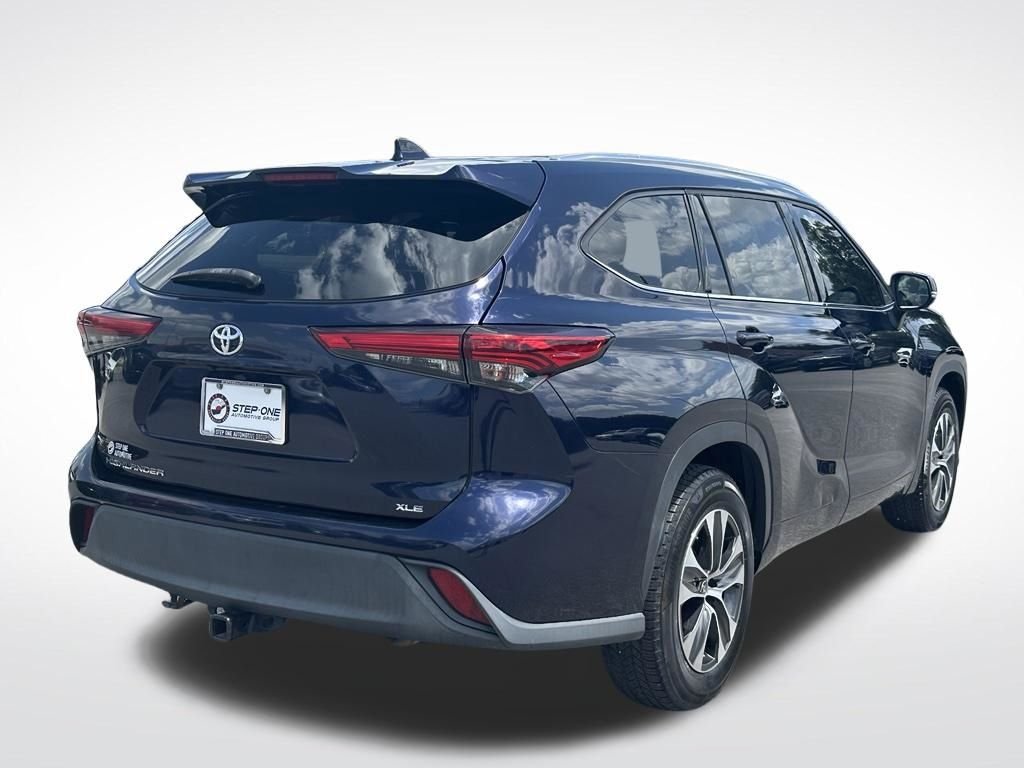 Used 2020  Toyota XLE image 6
