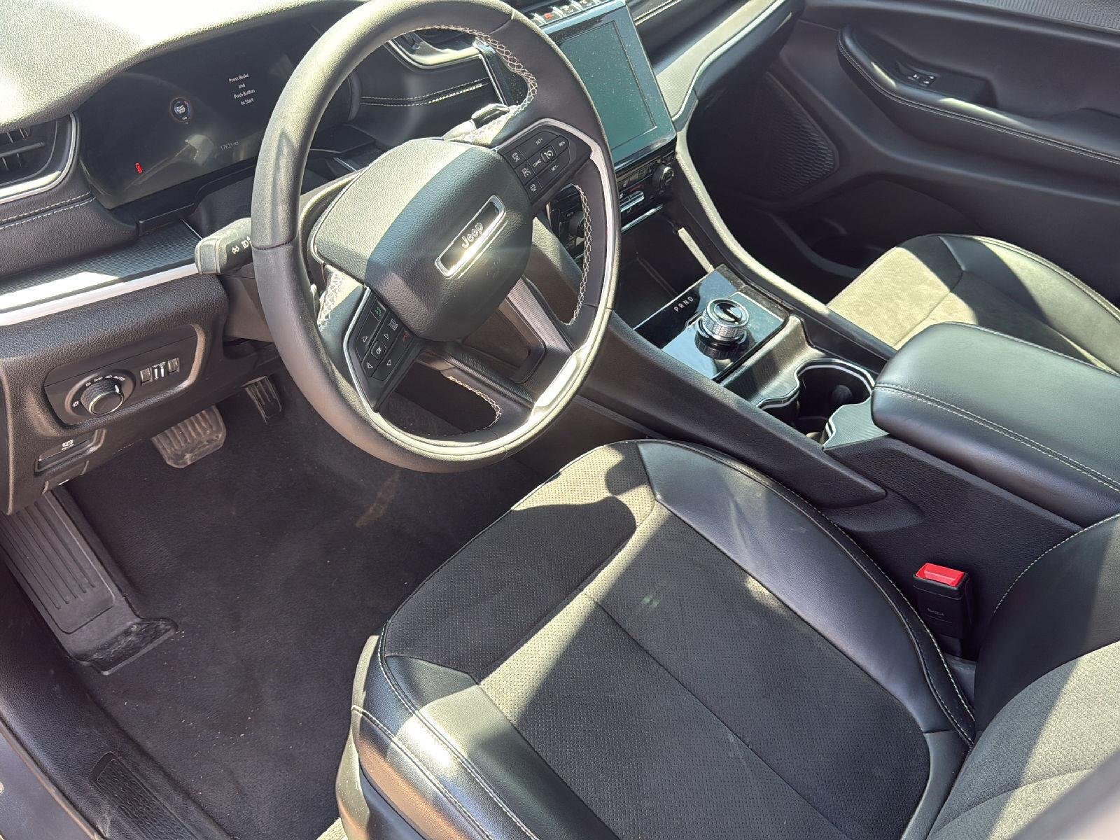 Used 2025 Baltic Gray Metallic Clearcoat Jeep Altitude X image 9