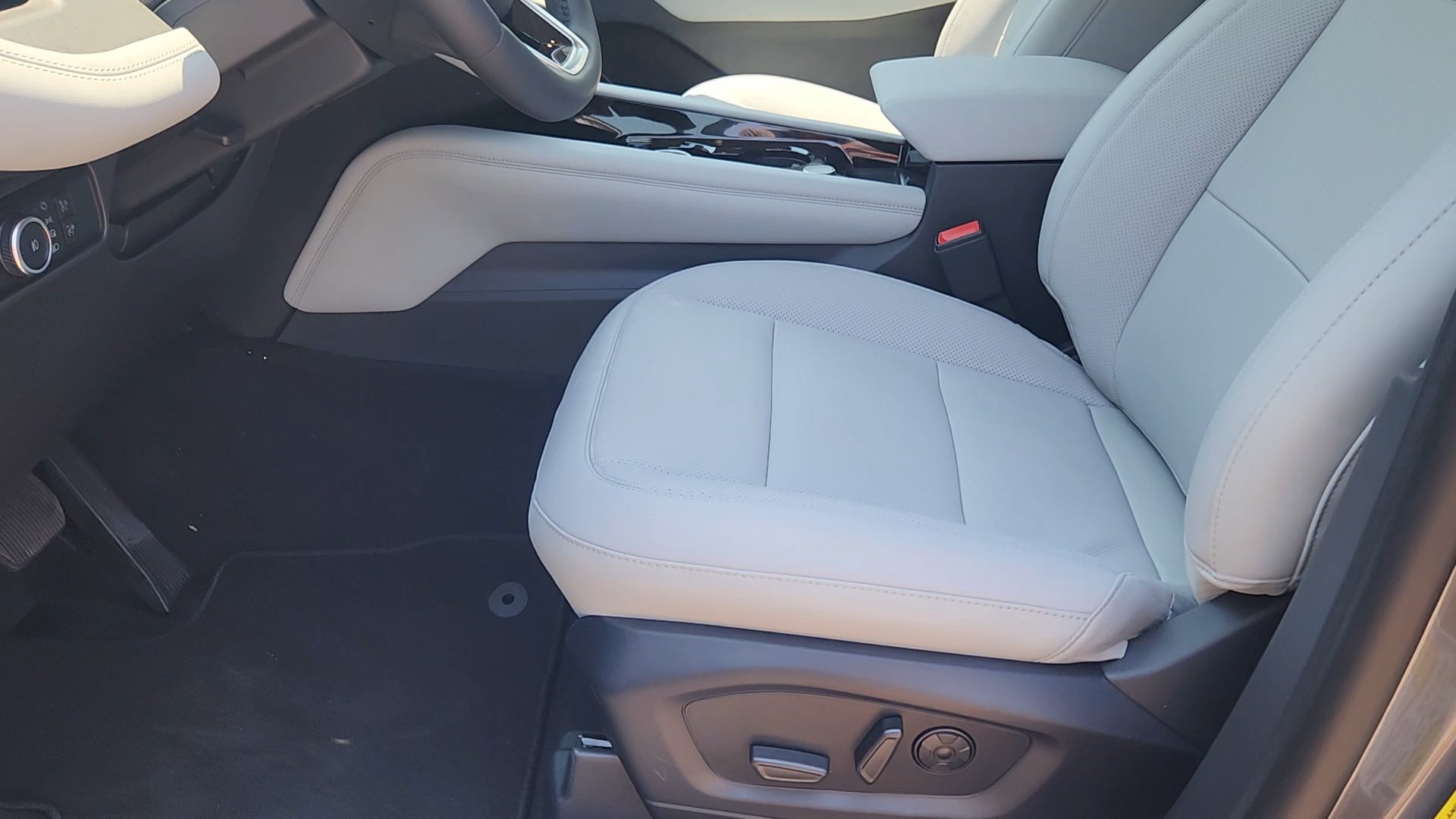 New 2026 Carbonized Gray Metallic Ford Platinum image 30