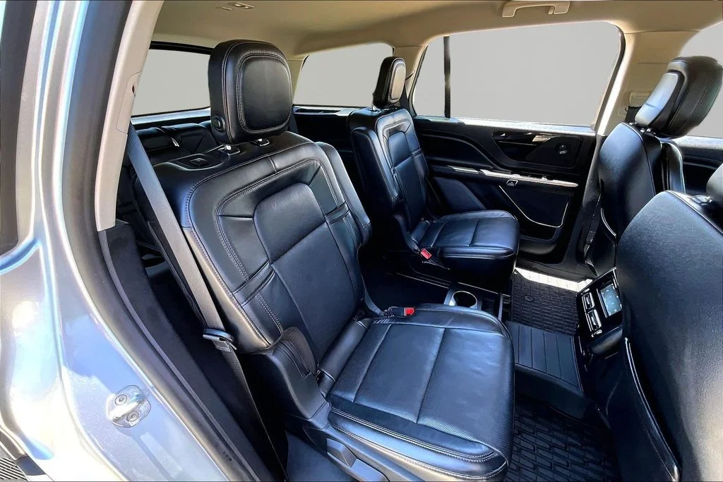 Used 2020 Radiance Metallic Lincoln Reserve image 27