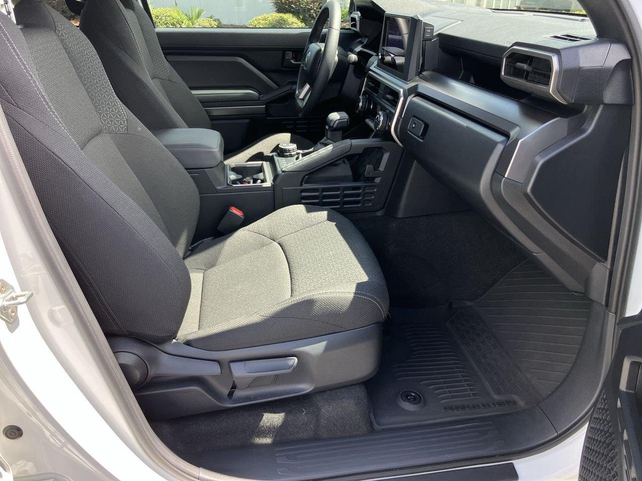 Used 2025 White (Ice Cap) Toyota SR5 image 33