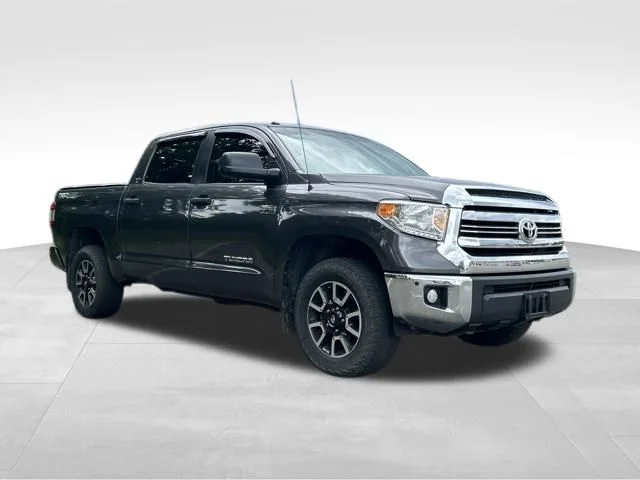 Used 2017 Gray Toyota SR5 image 12