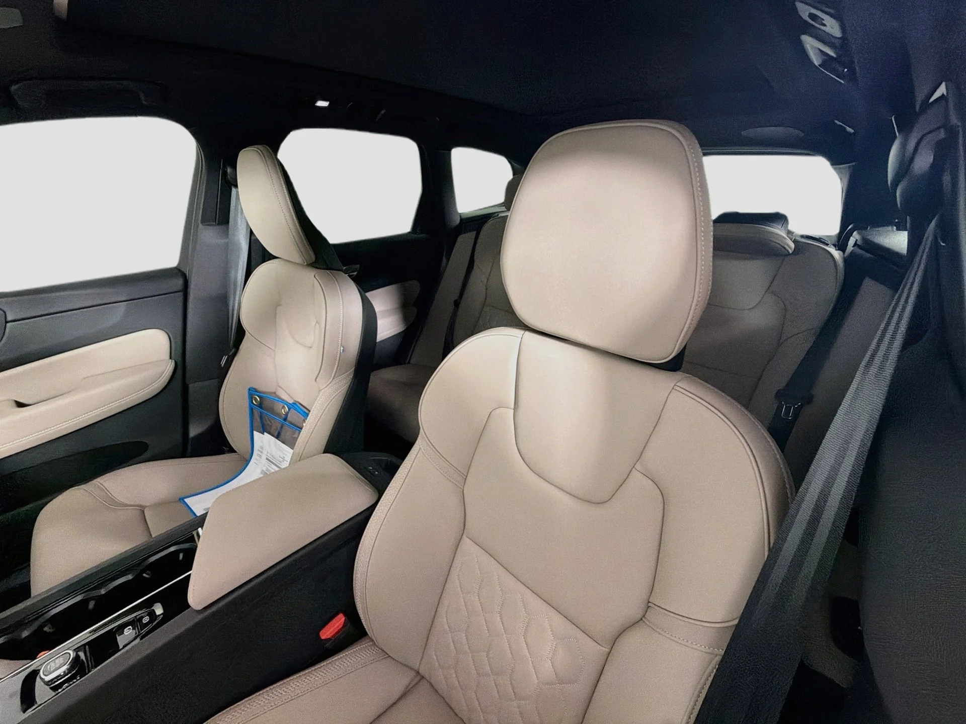 New 2027 Vapour Grey Volvo Plus image 21