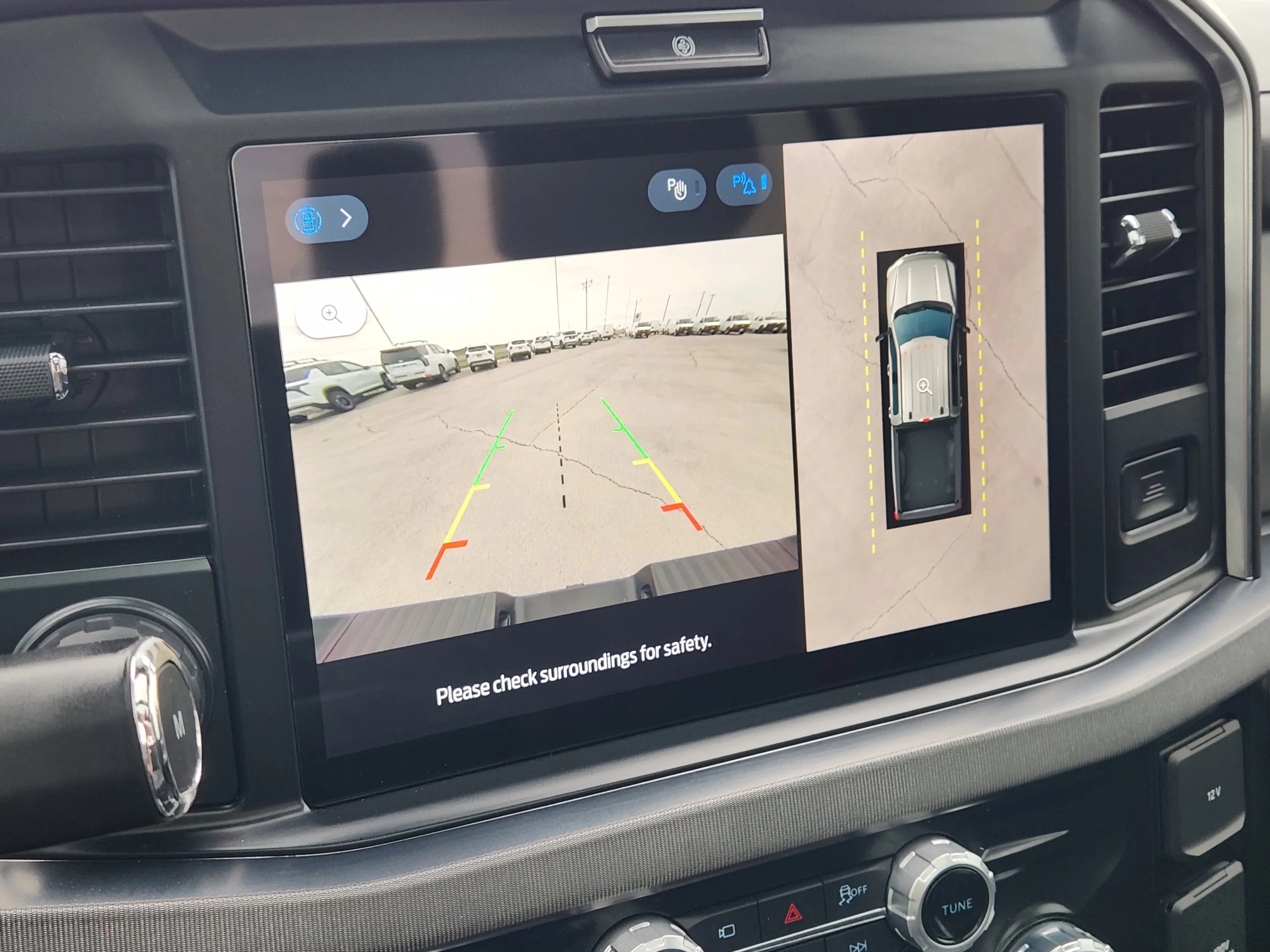 Used 2025  Ford Platinum image 19