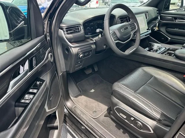 Used 2023 Black Jeep Base image 14