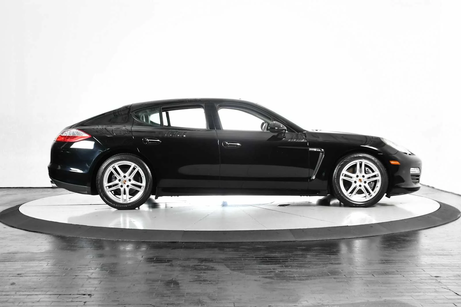 Used 2013 Black Porsche  image 7