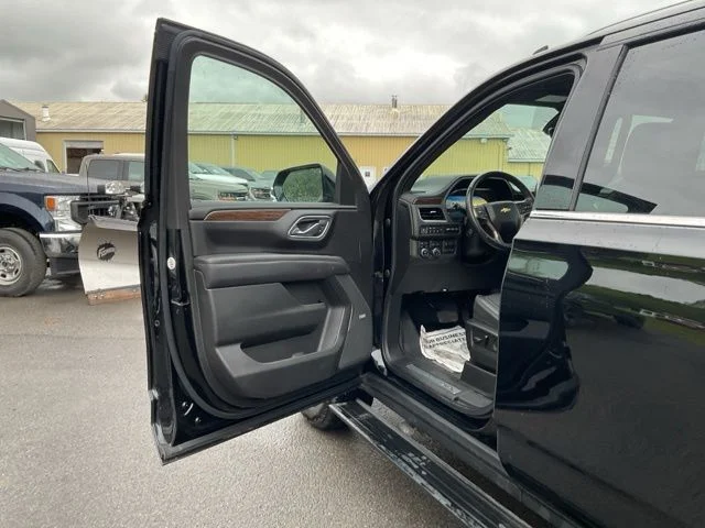 Used 2022 Black Chevrolet High Country image 28