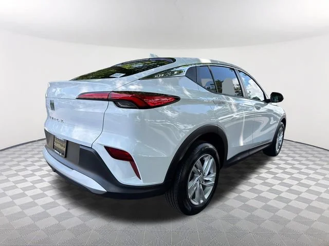 Used 2024 Summit White Buick Preferred image 5