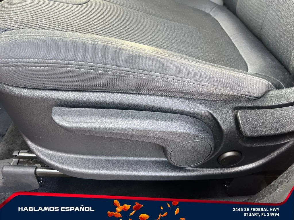Used 2020 Red Hyundai SE image 15