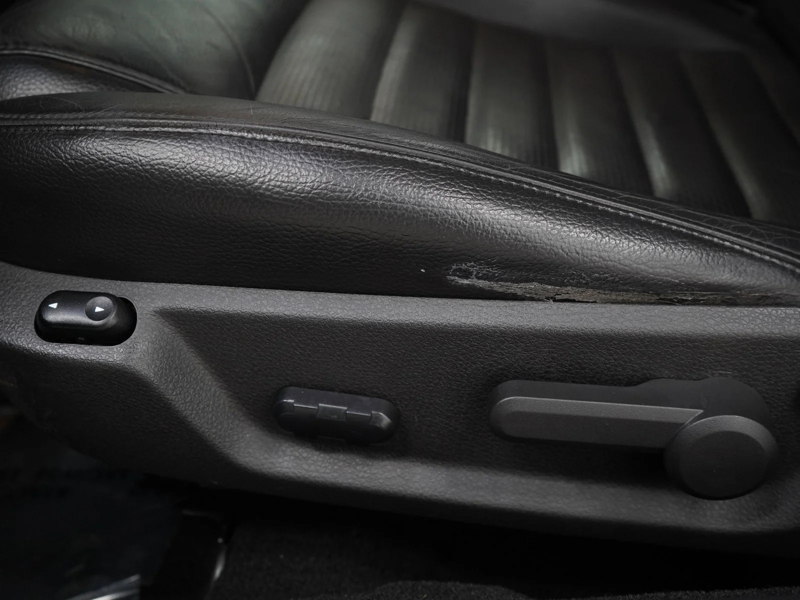 Used 2005  Ford GT Premium image 16